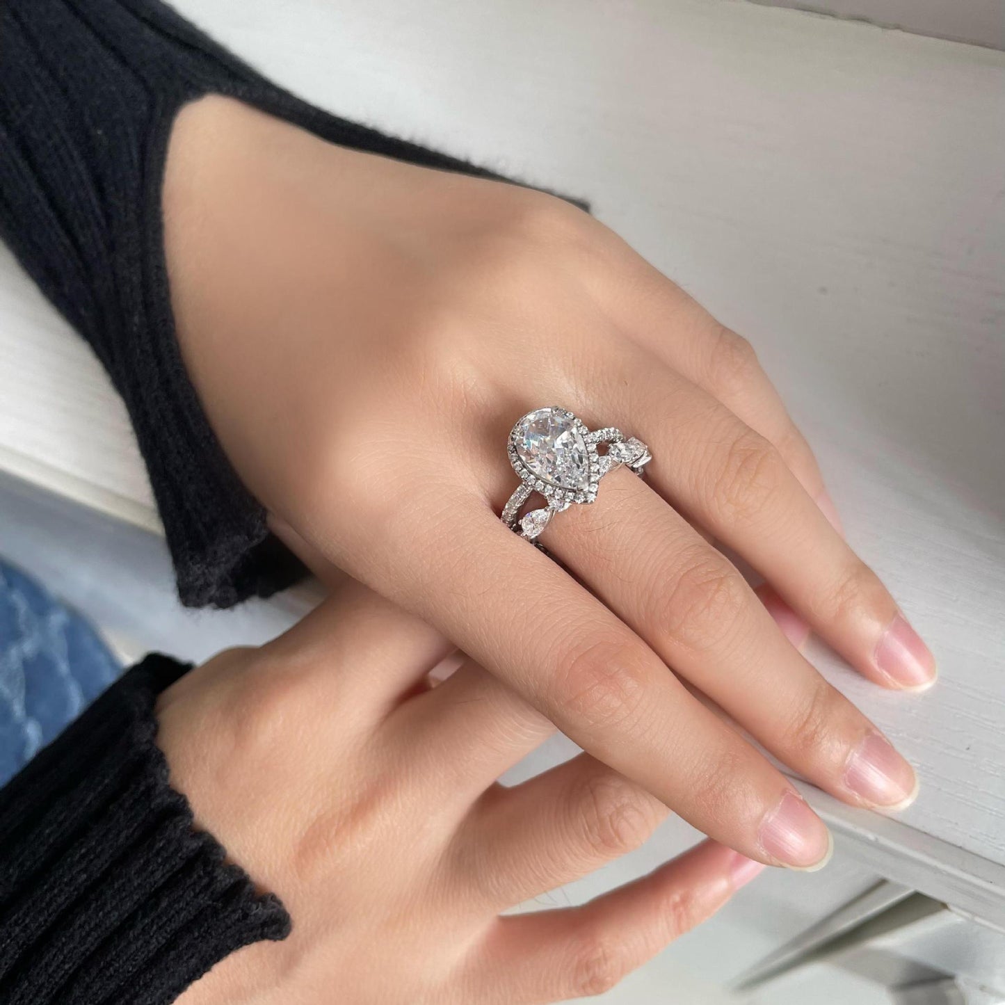 OliyaDesign Hot Selling High Carbon Diamond Ring 4-carat Set in Europe and America, Pear Shaped 8 * 12mm Redion Cut Ring