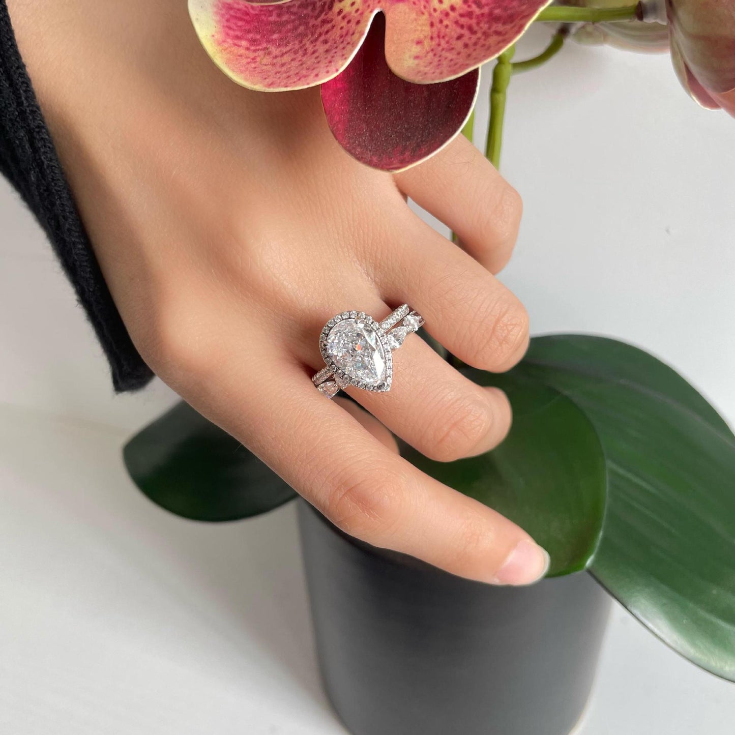 OliyaDesign Hot Selling High Carbon Diamond Ring 4-carat Set in Europe and America, Pear Shaped 8 * 12mm Redion Cut Ring