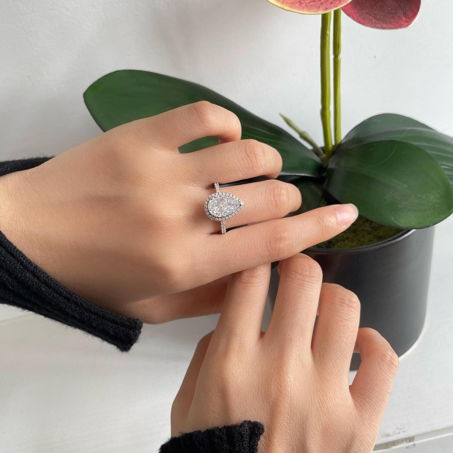 OliyaDesign Hot Selling High Carbon Diamond Ring 4-carat Set in Europe and America, Pear Shaped 8 * 12mm Redion Cut Ring