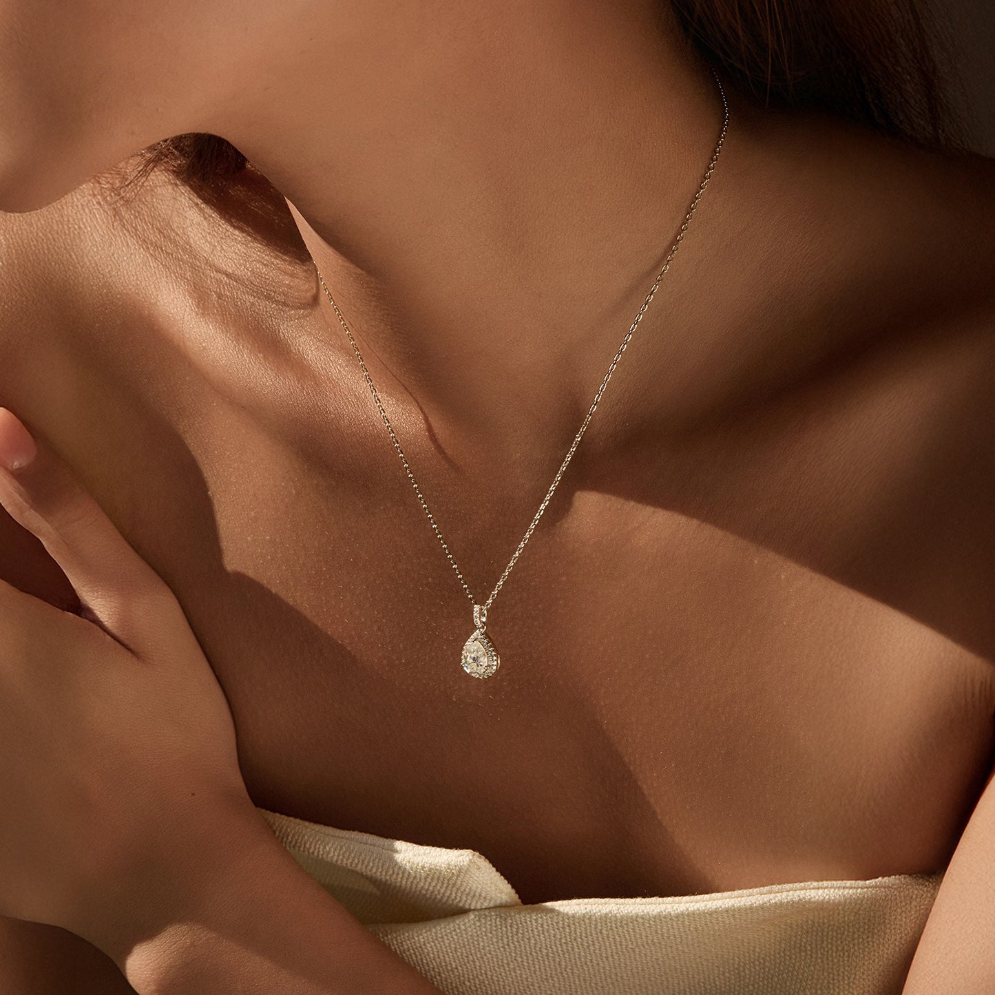 OliyaDesign S925 Sterling Silver Teardrop Single Diamond Necklace