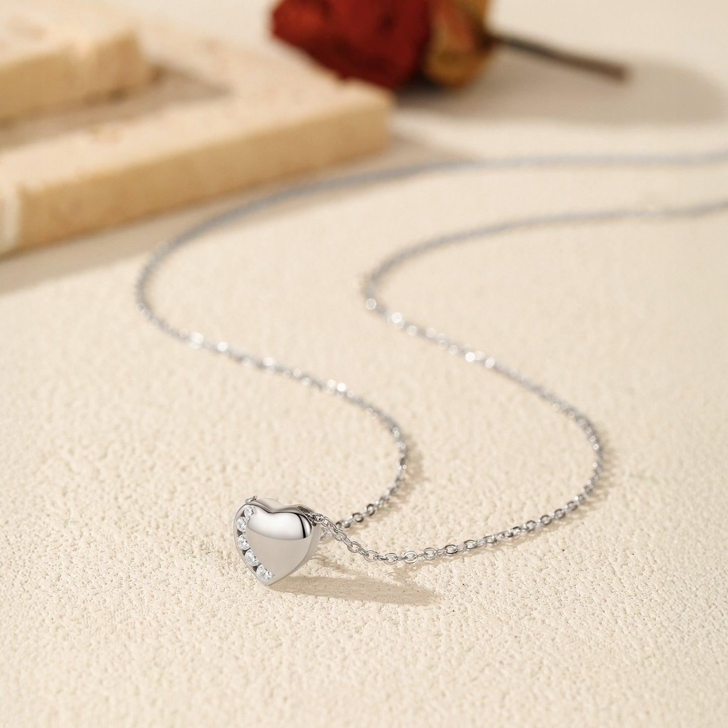 OliyaDesign S925 Sterling Silver Heart-Shaped Diamond Necklace
