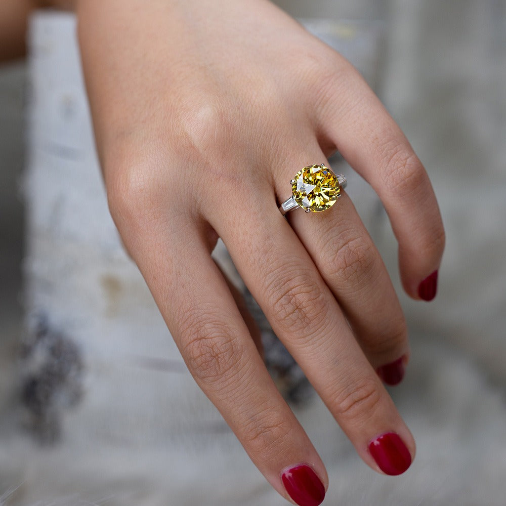 OliyaDesign 6-Carat Round 12Mm 5A High-Carbon Diamond Ring