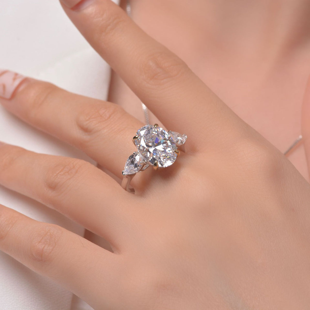 OliyaDesign Oval 10*14 High-Carbon Four-Prong 5-Carat Ring