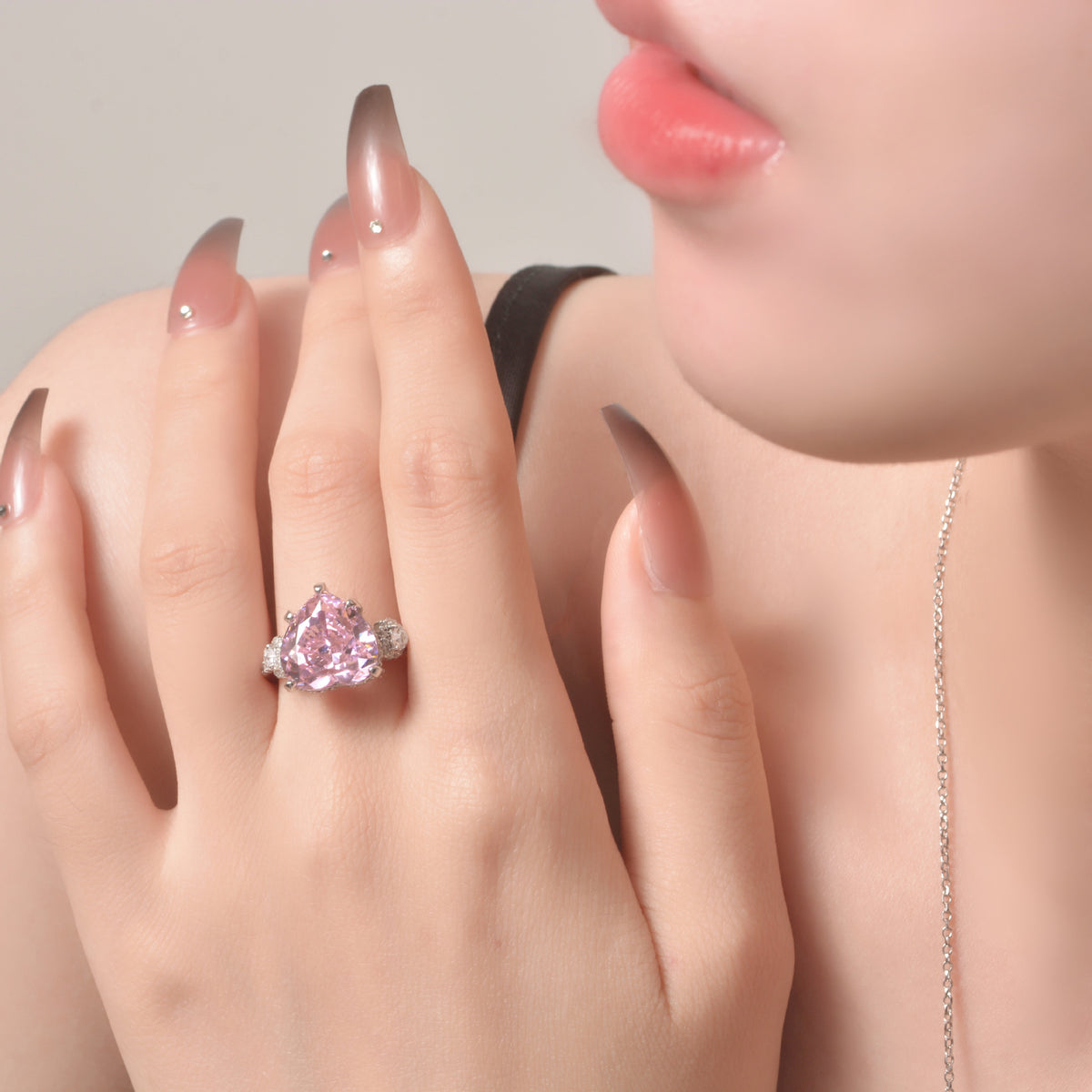 OliyaDesign 9*13Mm Ice Flower Cut High Carbon Diamond 4-Carat Ring Set, A Best-Selling European And American Style.