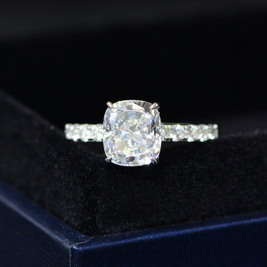 OliyaDesign 3-Carat Cushion-Cut 8*9Mm S925 Sterling Silver Ring With A Faceted Round Pointed Base And High-Carbon Simulated Diamond.