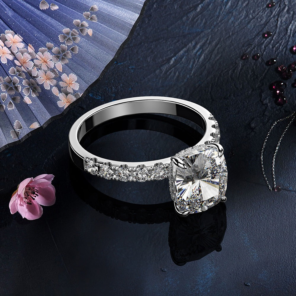 OliyaDesign 3-Carat Cushion-Cut 8*9Mm S925 Sterling Silver Ring With A Faceted Round Pointed Base And High-Carbon Simulated Diamond.