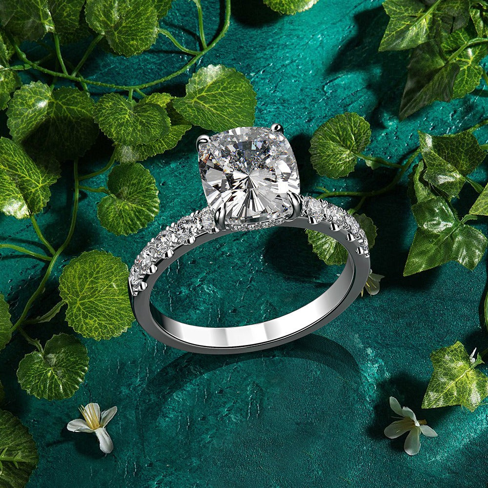 OliyaDesign 3-Carat Cushion-Cut 8*9Mm S925 Sterling Silver Ring With A Faceted Round Pointed Base And High-Carbon Simulated Diamond.