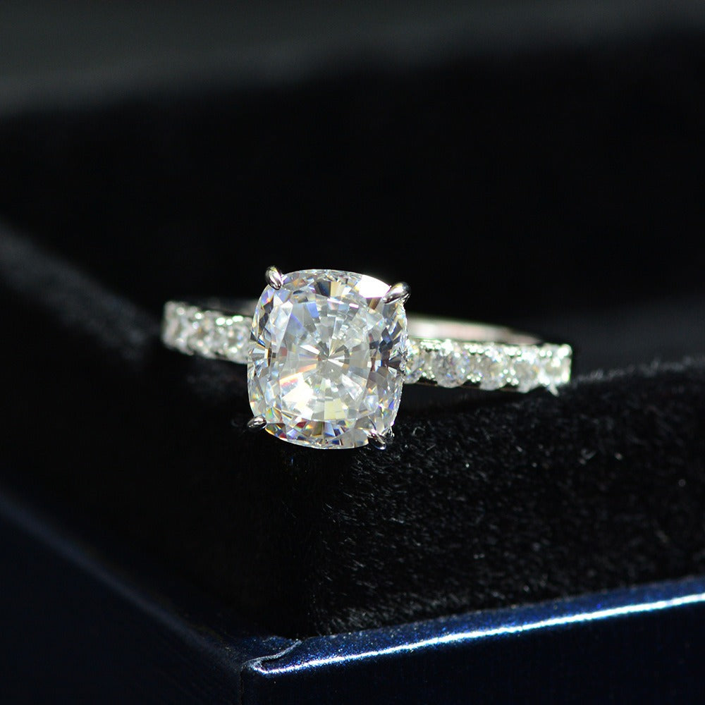 OliyaDesign 3-Carat Cushion-Cut 8*9Mm S925 Sterling Silver Ring With A Faceted Round Pointed Base And High-Carbon Simulated Diamond.