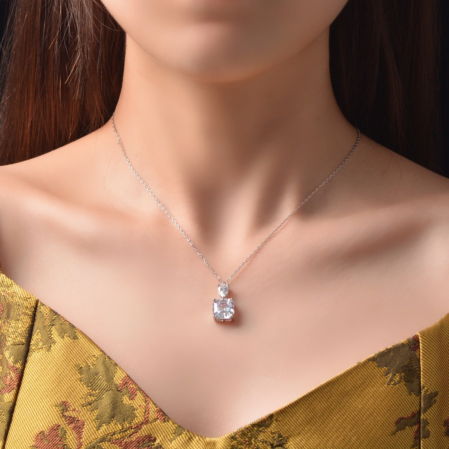 OliyaDesign 10*10 High Carbon 8 Carat Necklace