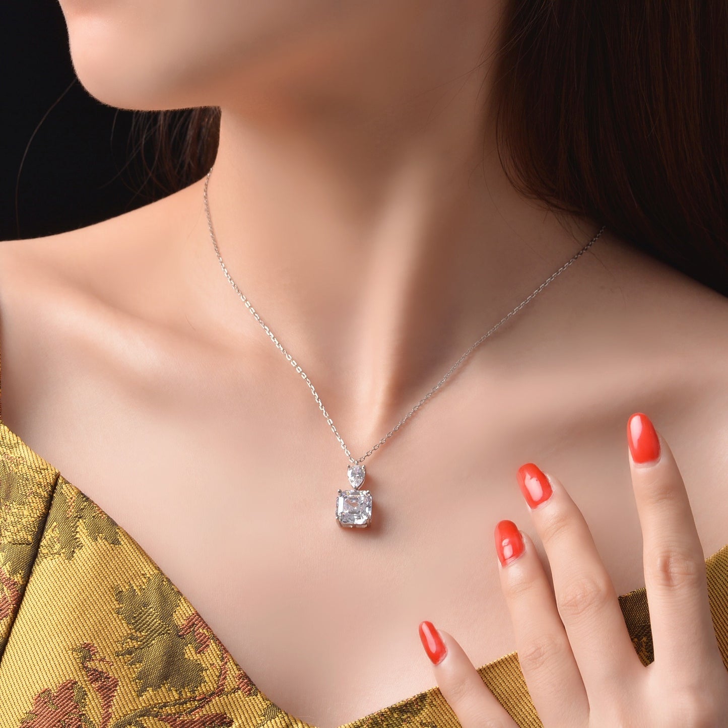 OliyaDesign 10*10 High Carbon 8 Carat Necklace