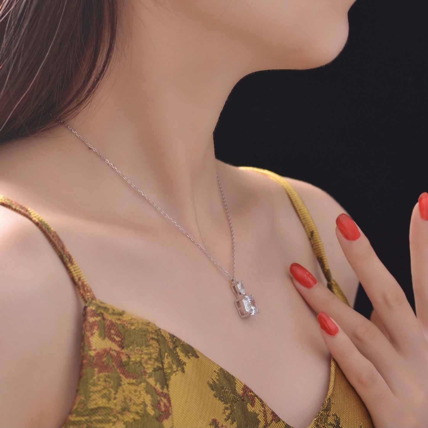 OliyaDesign 10*10 High Carbon 8 Carat Necklace