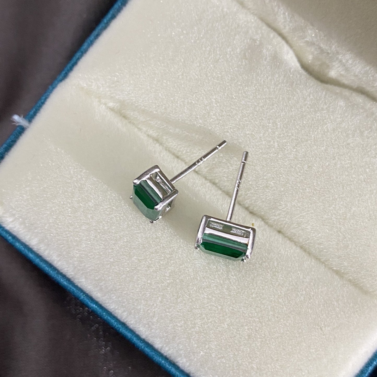 OliyaDesign 1Ct Rectangular 5*7 Cm Synthetic Emerald 925 Silver Earrings