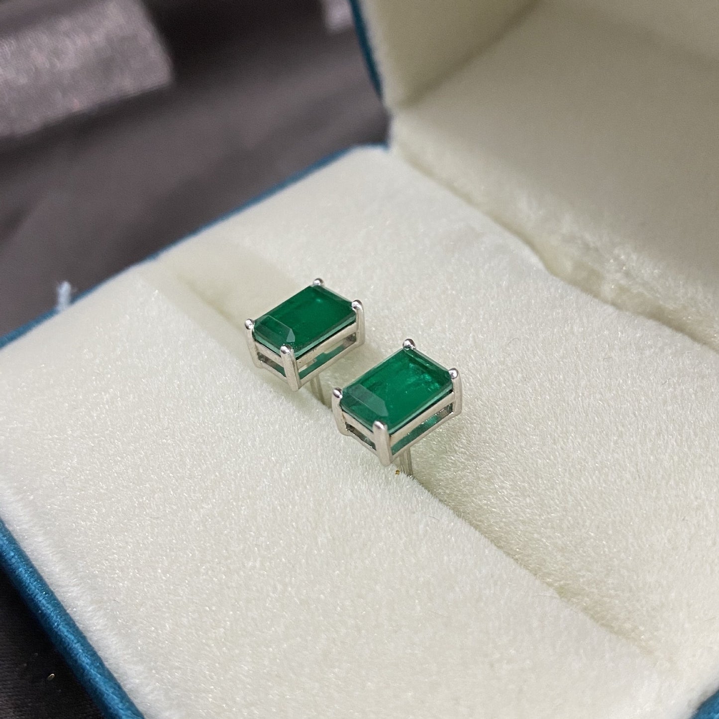 OliyaDesign 1Ct Rectangular 5*7 Cm Synthetic Emerald 925 Silver Earrings