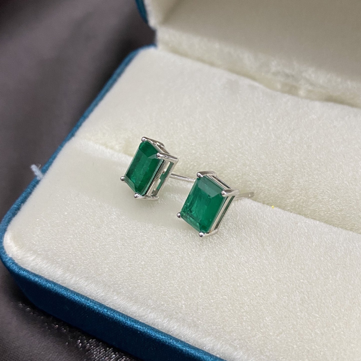 OliyaDesign 1Ct Rectangular 5*7 Cm Synthetic Emerald 925 Silver Earrings