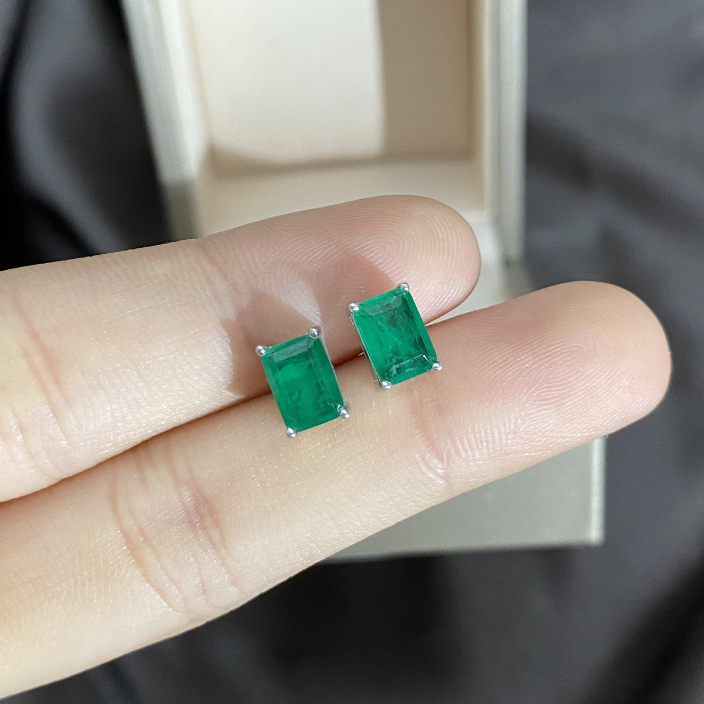 OliyaDesign 1Ct Rectangular 5*7 Cm Synthetic Emerald 925 Silver Earrings