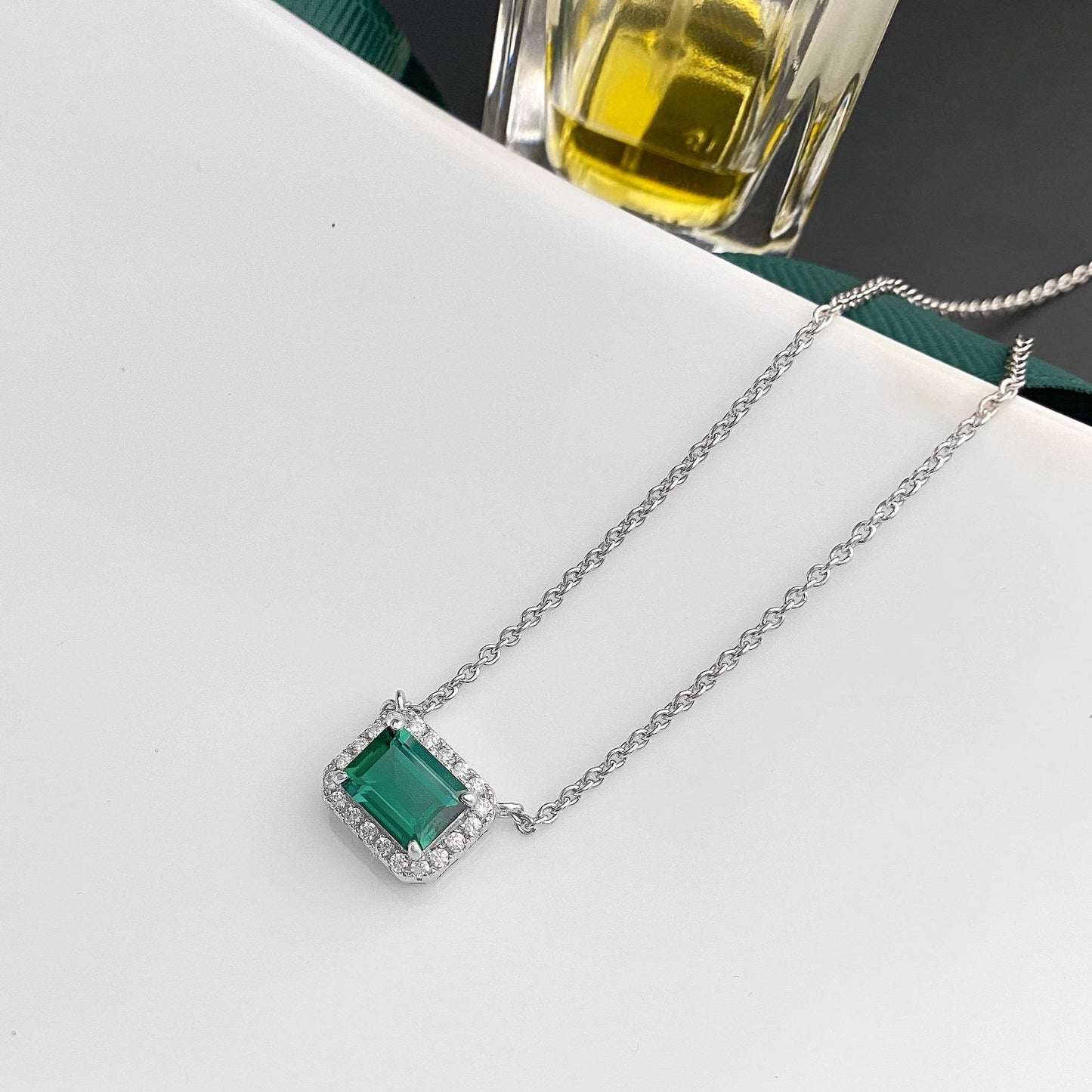 OliyaDesign 1.5 Carat Rectangular Zambian-Colored Lab-Grown Emerald Necklace (6*8 mm)
