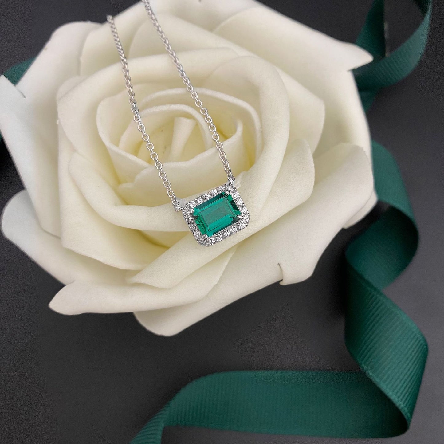 OliyaDesign 1.5 Carat Rectangular Zambian-Colored Lab-Grown Emerald Necklace (6*8 mm)