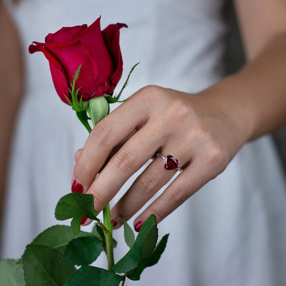 OliyaDesign 4-Carat Heart-Shaped 10*10 High-Carbon Diamond Ring
