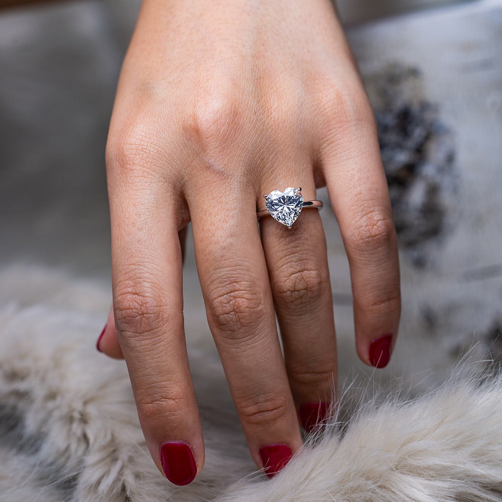 OliyaDesign 4-Carat Heart-Shaped 10*10 High-Carbon Diamond Ring
