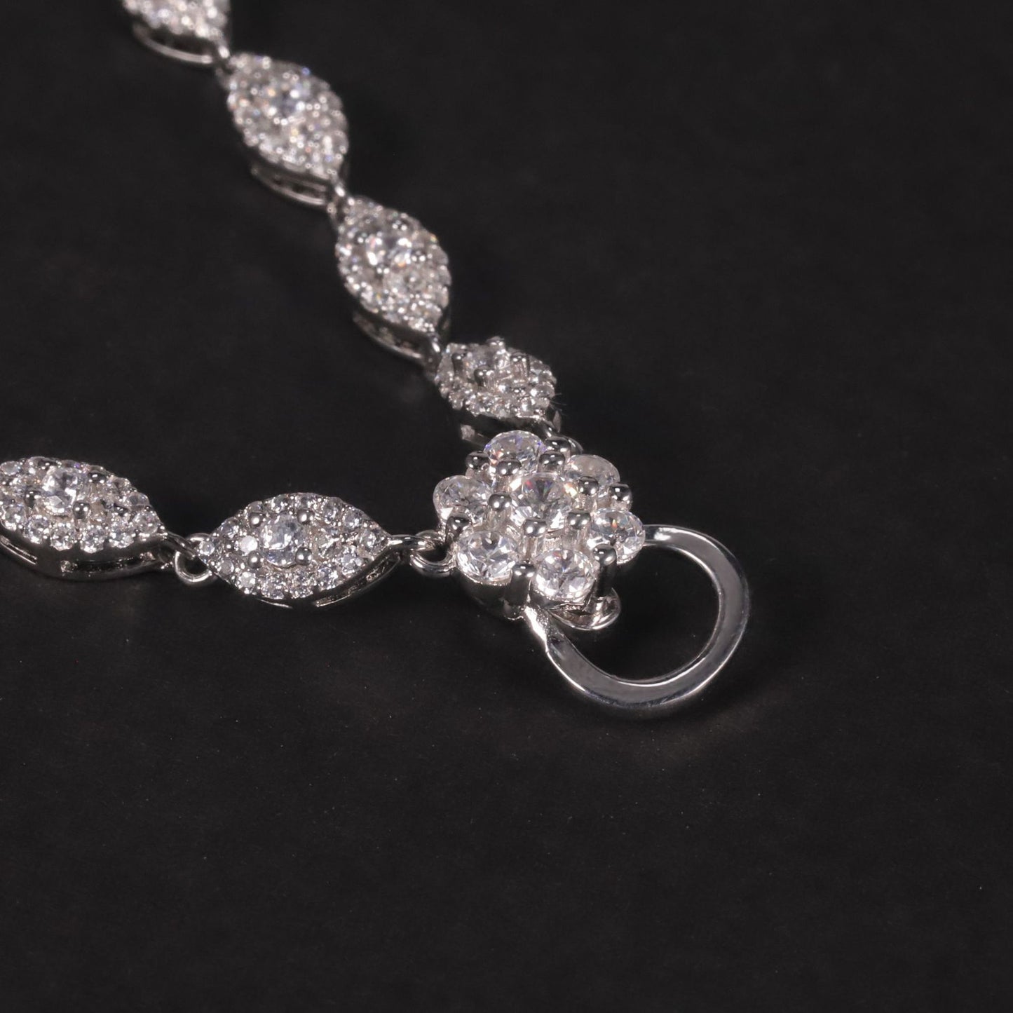 OliyaDesign New S925 Sterling Silver Full Diamond Versatile High-End Light Luxury Design Elegant Collarbone Necklace
