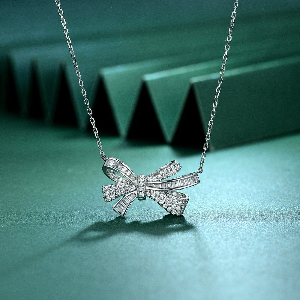 OliyaDesign New Silver Bow Necklace With A Unique And Elegant Style, Featuring A Touch Of Luxury And An Instagram-Worthy Design.