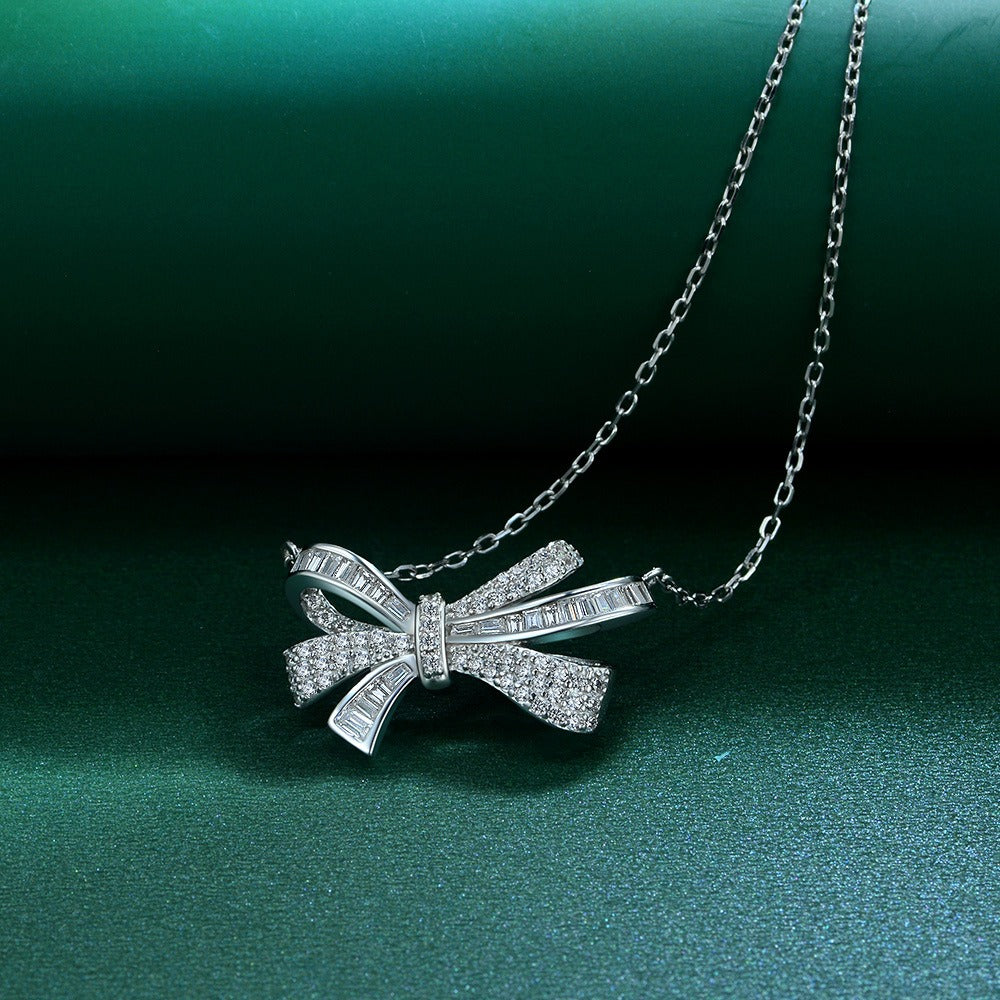 OliyaDesign New Silver Bow Necklace With A Unique And Elegant Style, Featuring A Touch Of Luxury And An Instagram-Worthy Design.
