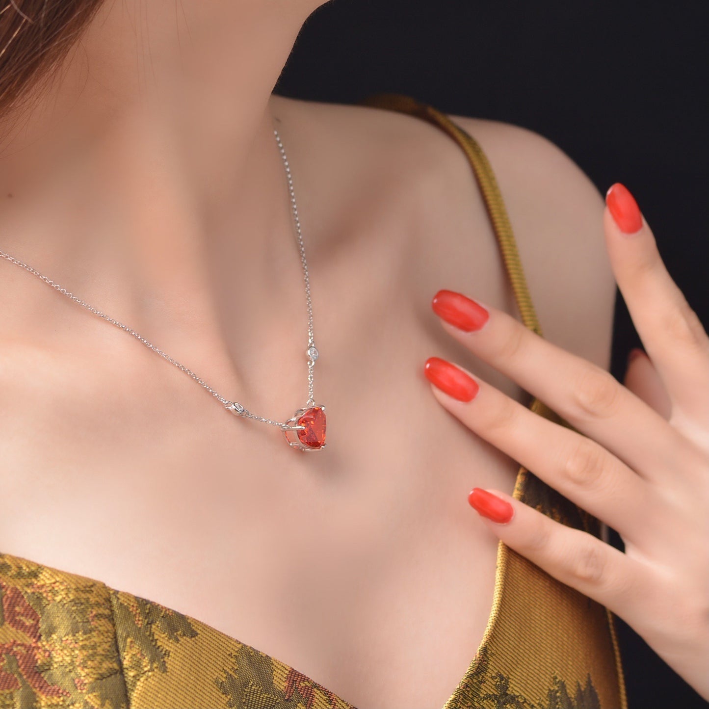 OliyaDesign 10Ct Heart-Shaped 10*12 S925 Silver Necklace