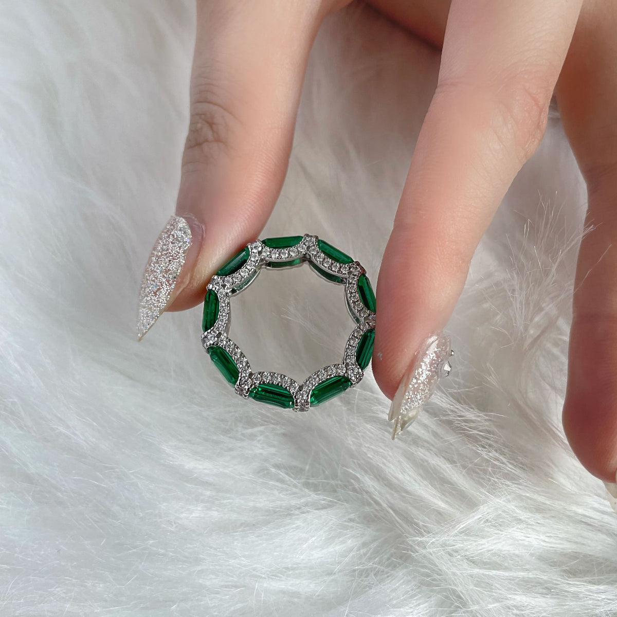 OliyaDesign Luxury And Sophisticated 5*7 Synthetic Emerald In 925 Silver, 1 Carat Ring