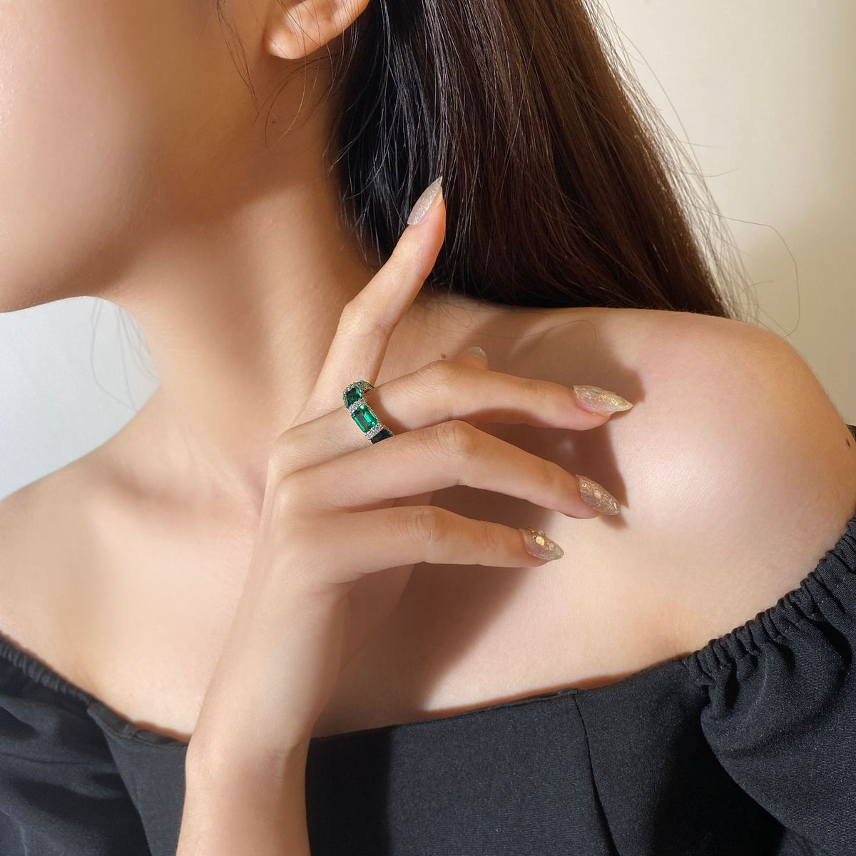 OliyaDesign Luxury And Sophisticated 5*7 Synthetic Emerald In 925 Silver, 1 Carat Ring