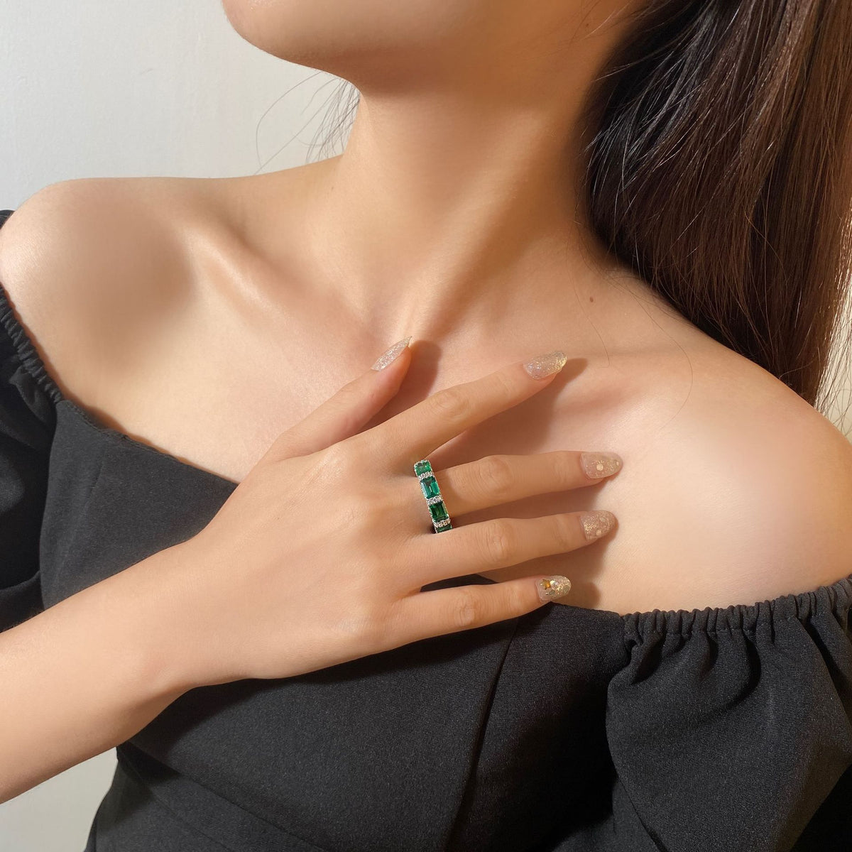 OliyaDesign Luxury And Sophisticated 5*7 Synthetic Emerald In 925 Silver, 1 Carat Ring