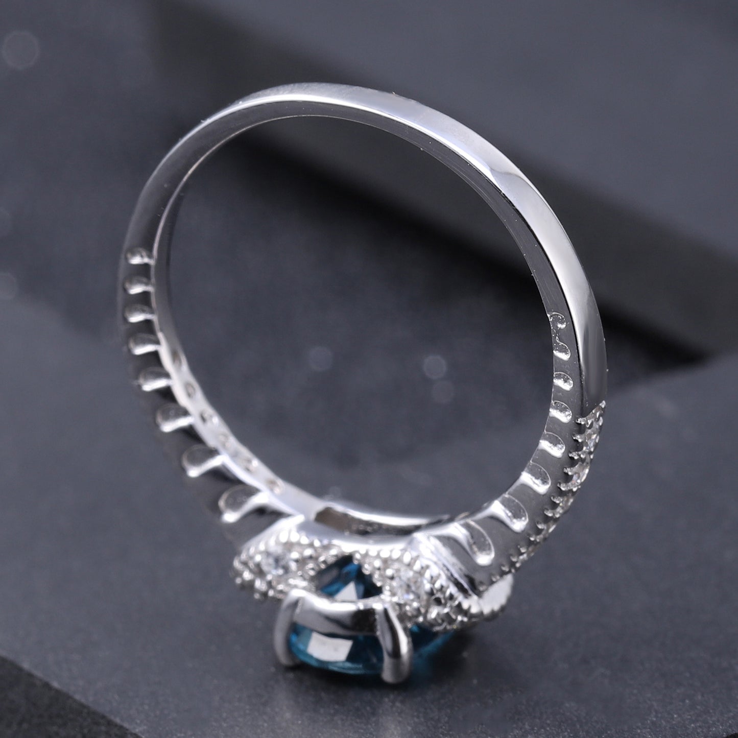 OliyaDesign Stylish And Sophisticated 925 Sterling Silver Ring Set With Natural London Blue Topaz