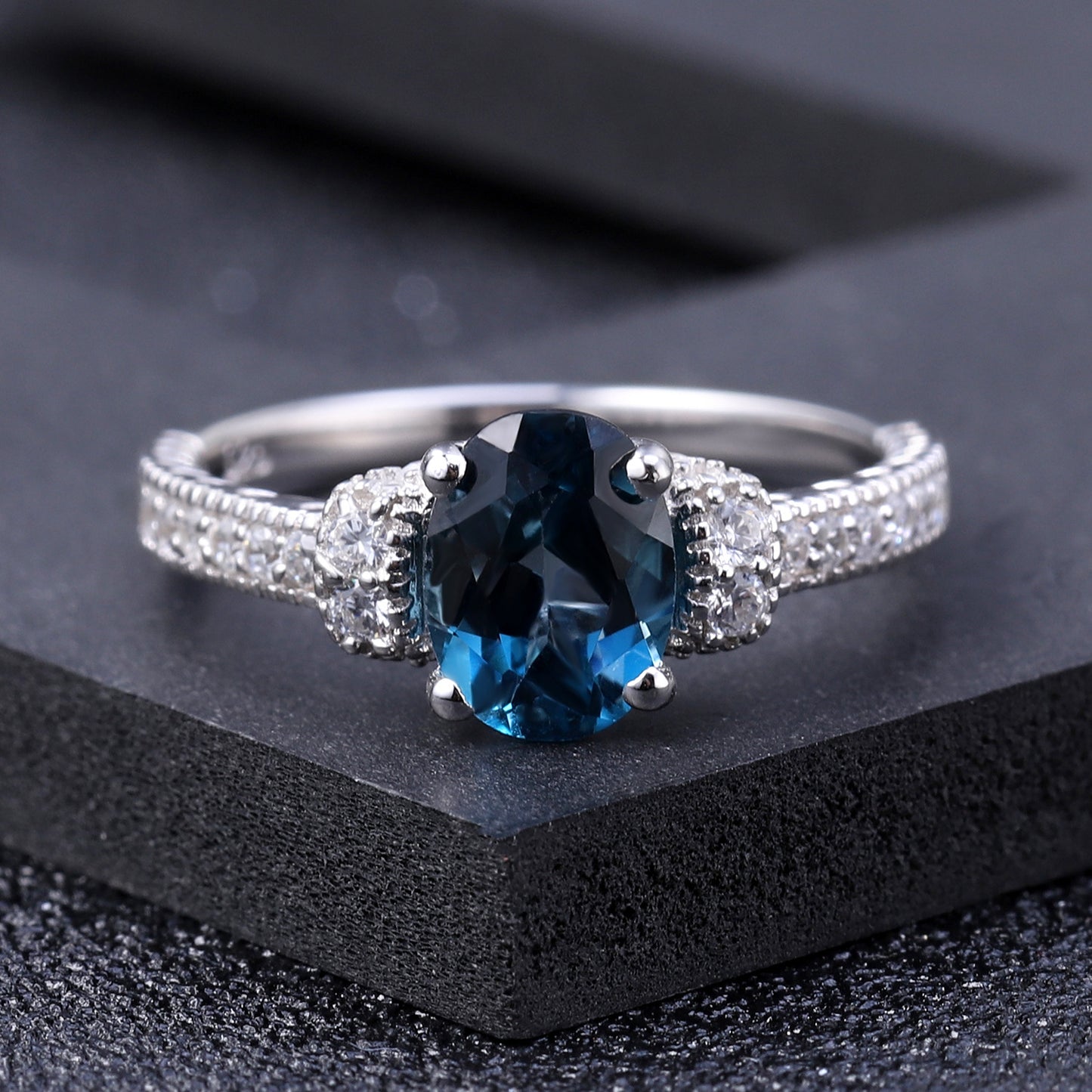 OliyaDesign Stylish And Sophisticated 925 Sterling Silver Ring Set With Natural London Blue Topaz