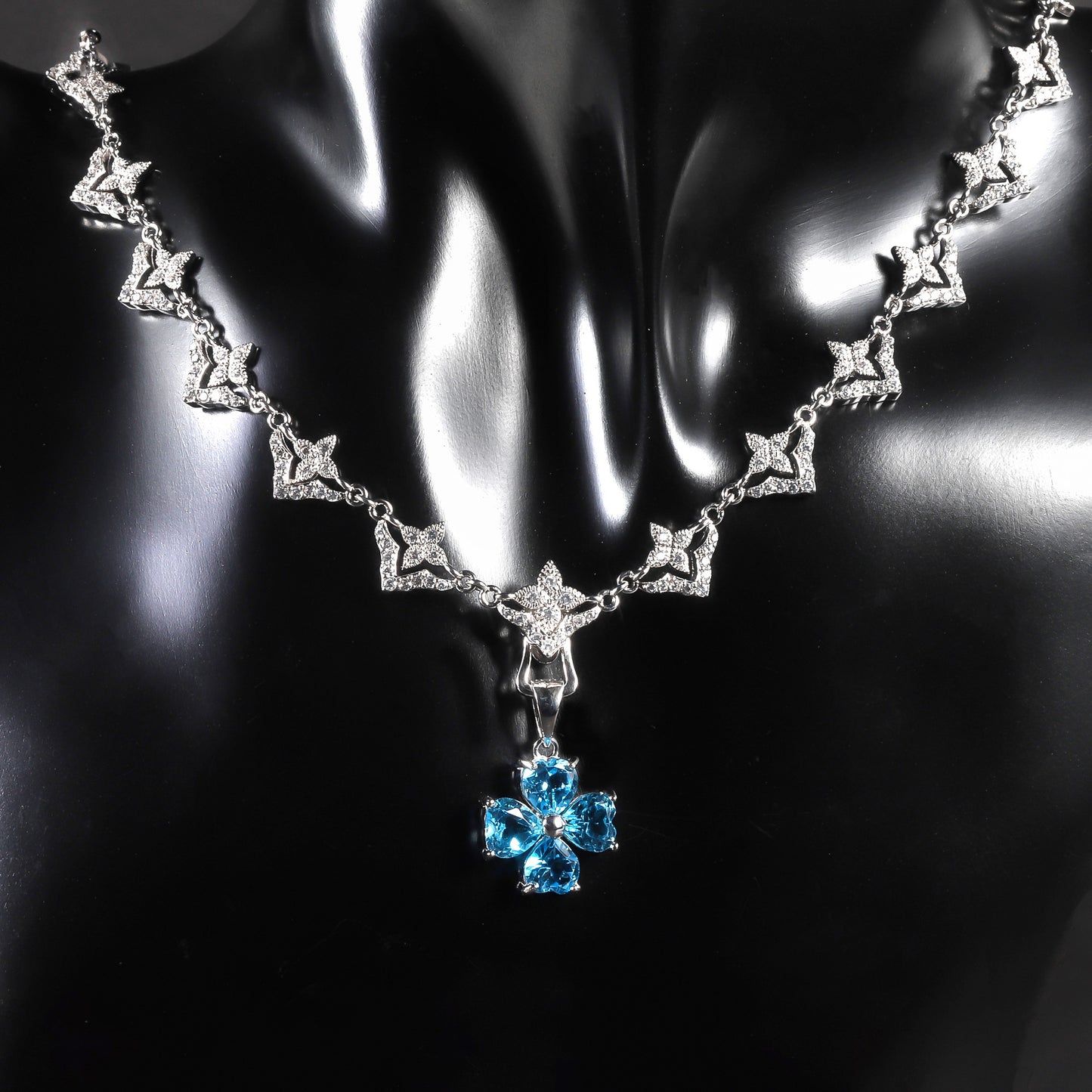 OliyaDesign Heart-Shaped Four-Leaf Clover Design 925 Silver Necklace
