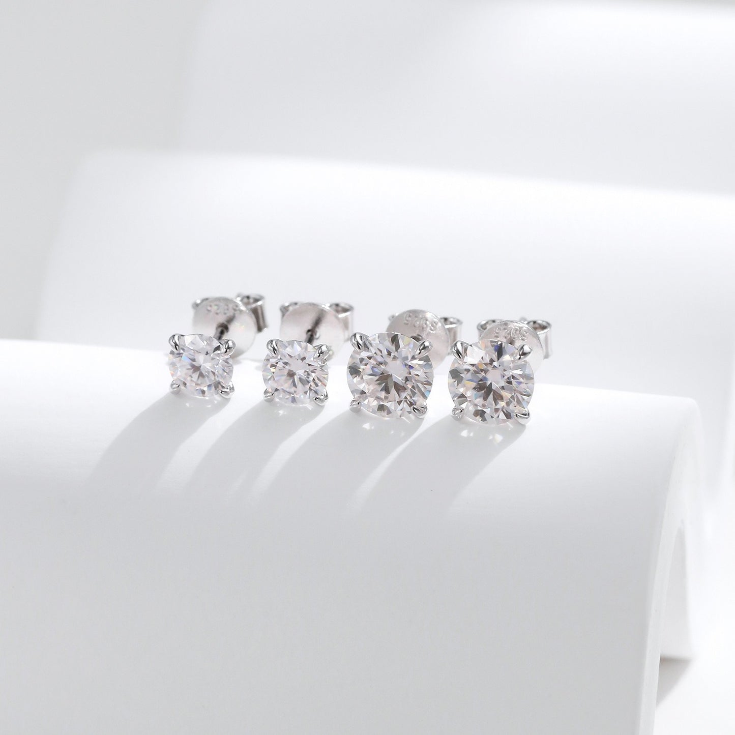 OliyaDesign 1-Carat Moissanite Stud Earrings In S925 Sterling Silver