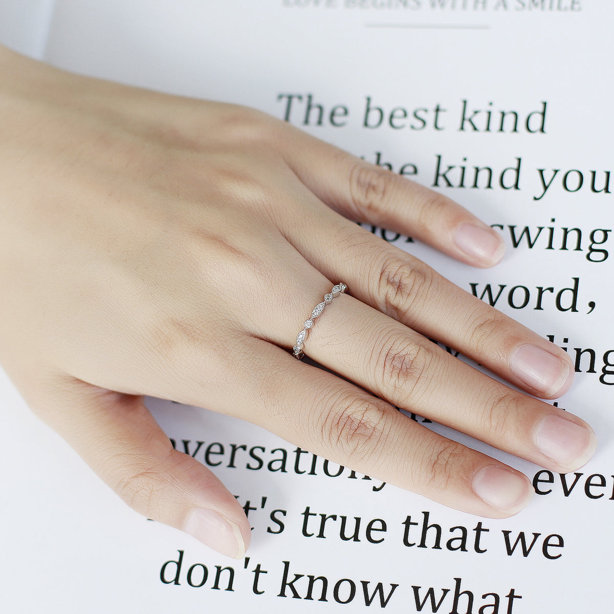 OliyaDesign Stylish Commuter S925 Moissanite Ring