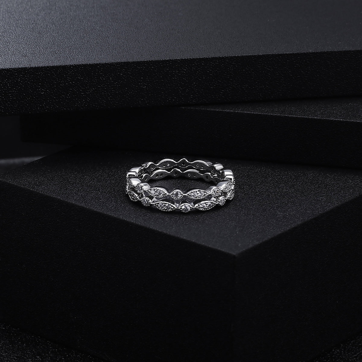 OliyaDesign Stylish Commuter S925 Moissanite Ring