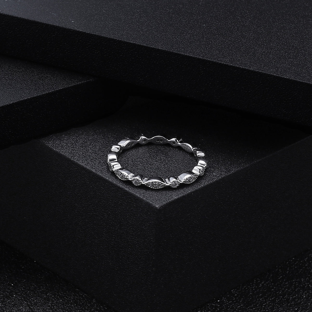 OliyaDesign Stylish Commuter S925 Moissanite Ring