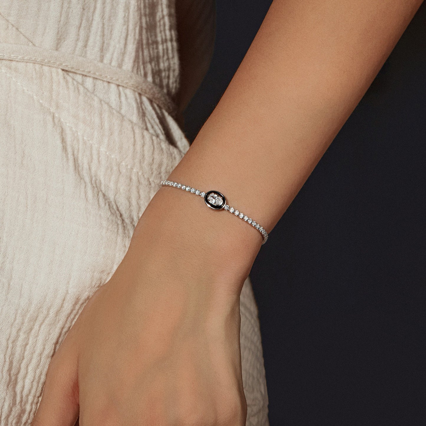 OliyaDesign S925 Sterling Silver Black Oval Enamel Bracelet