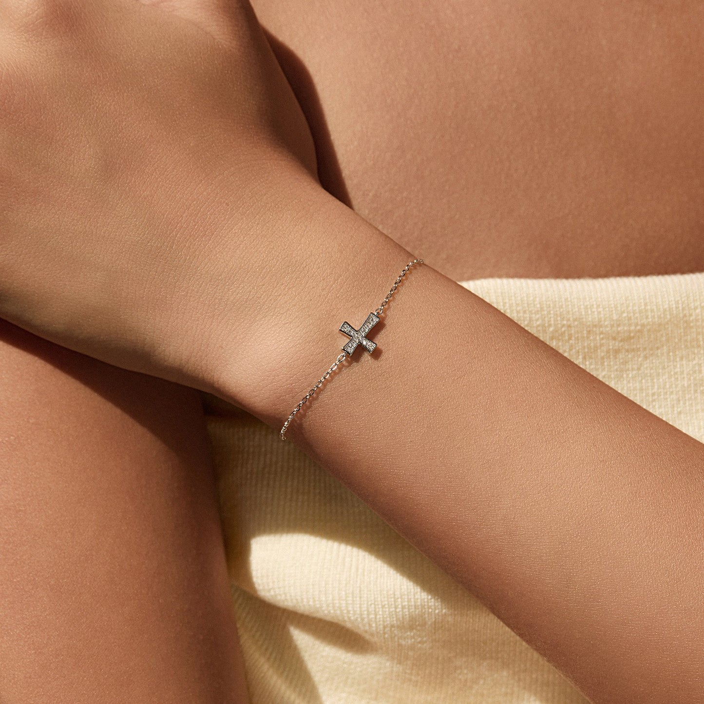OliyaDesign S925 Sterling Silver Cross Bracelet