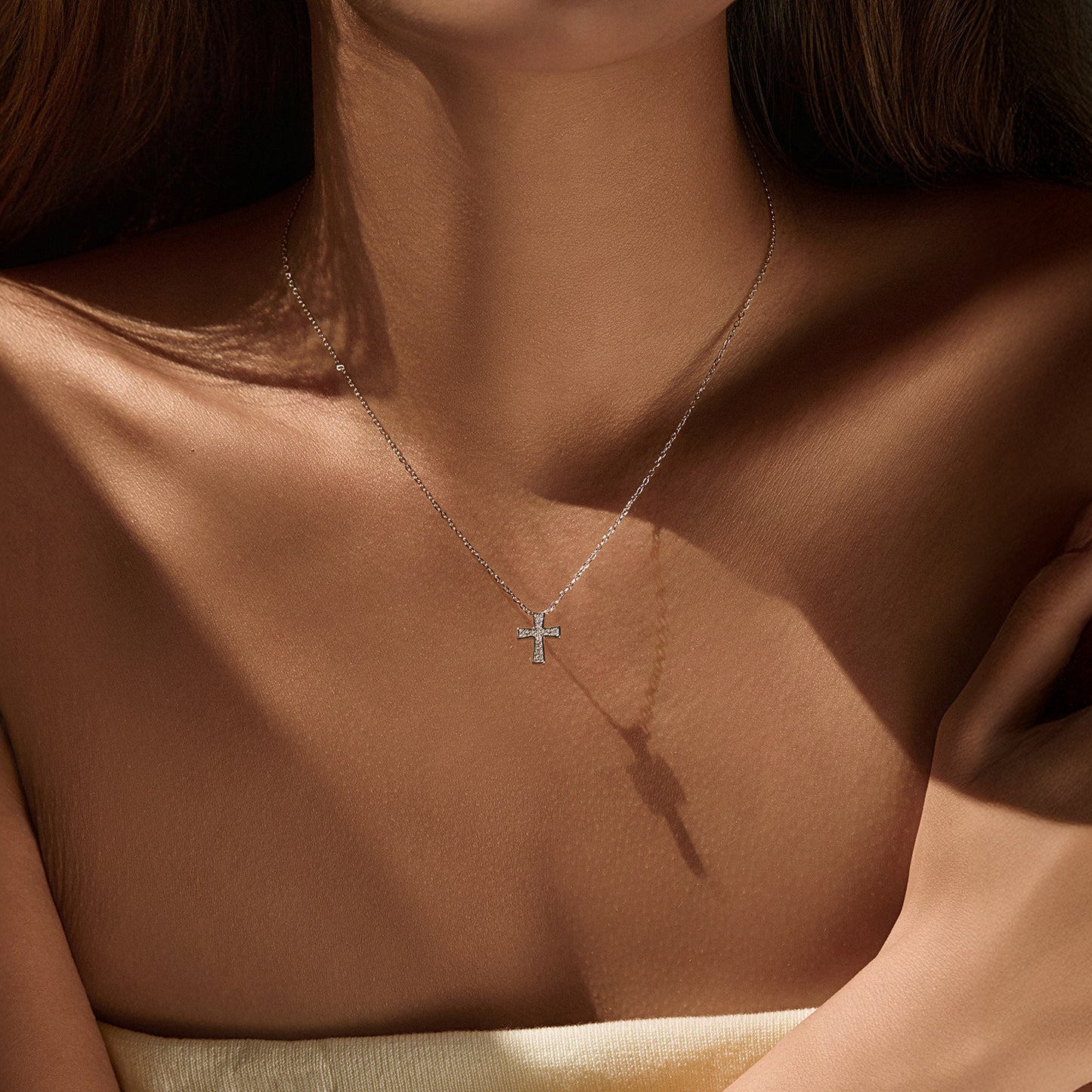 OliyaDesign Moissanite S925 Sterling Silver Cross Necklace