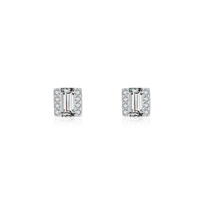 OliyaDesign High-End Stud Earrings With Full Diamond-Encrusted Heart Design.