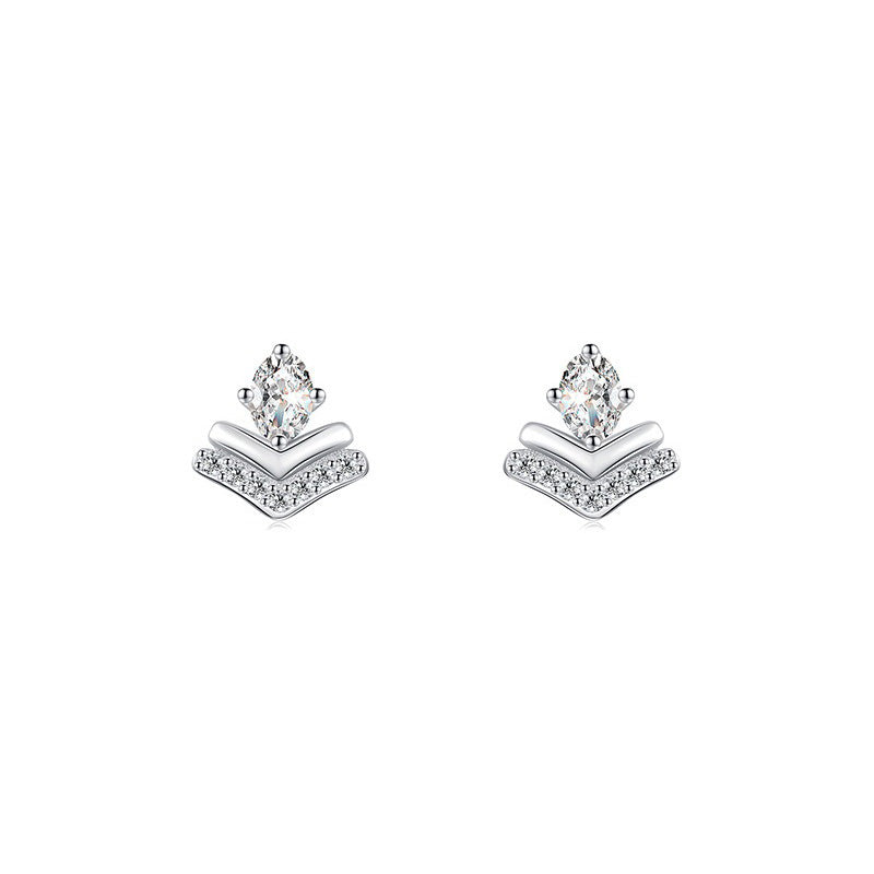 OliyaDesign High-End Stud Earrings With Full Diamond-Encrusted Heart Design.